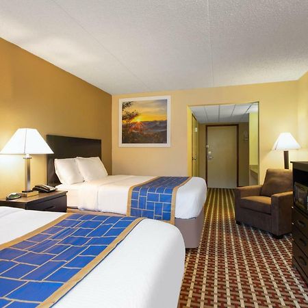 Days Inn By Wyndham Hillsborough Dış mekan fotoğraf