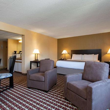 Days Inn By Wyndham Hillsborough Dış mekan fotoğraf
