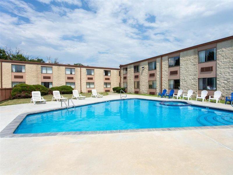 Days Inn By Wyndham Hillsborough Dış mekan fotoğraf