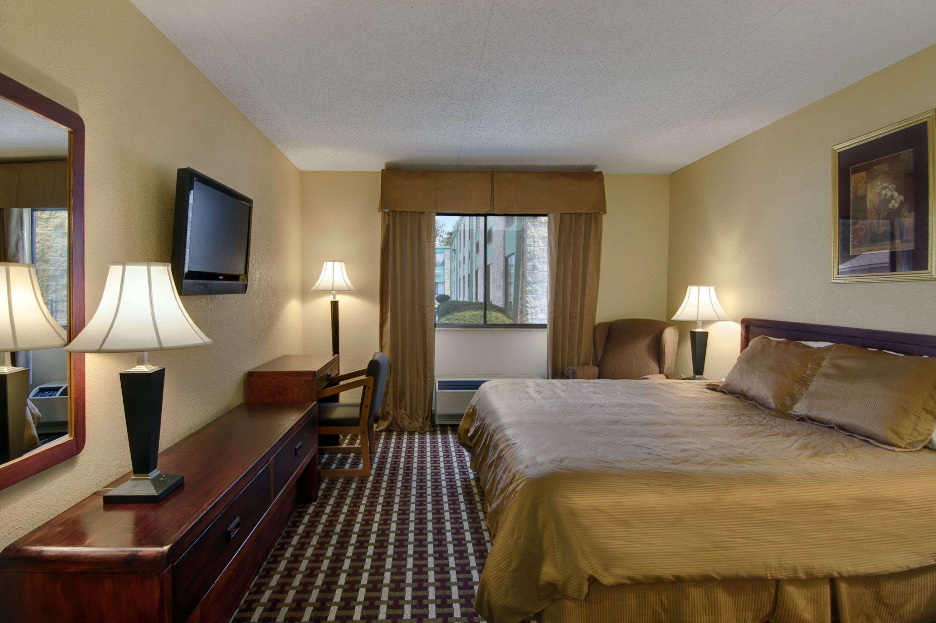 Days Inn By Wyndham Hillsborough Dış mekan fotoğraf