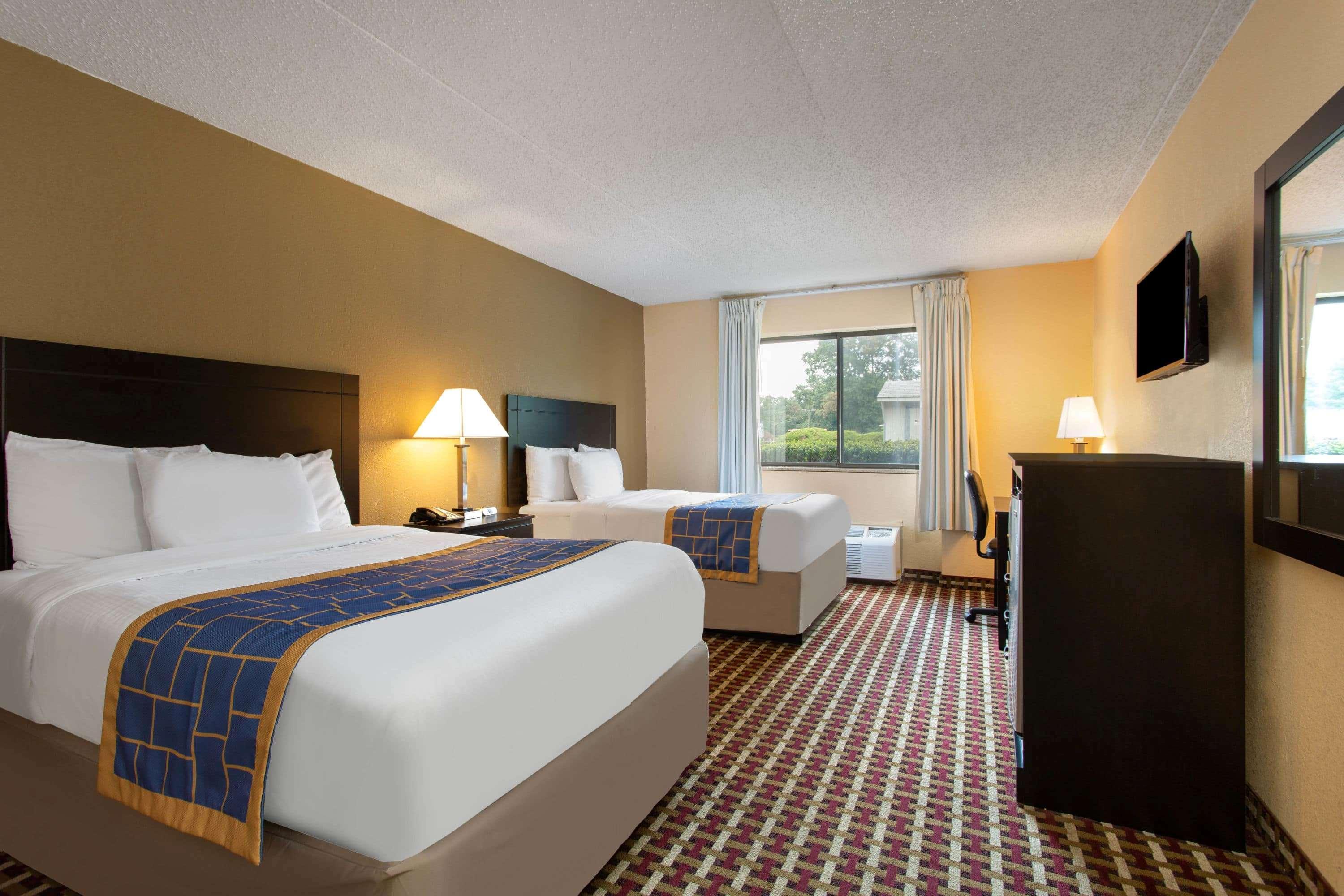 Days Inn By Wyndham Hillsborough Dış mekan fotoğraf