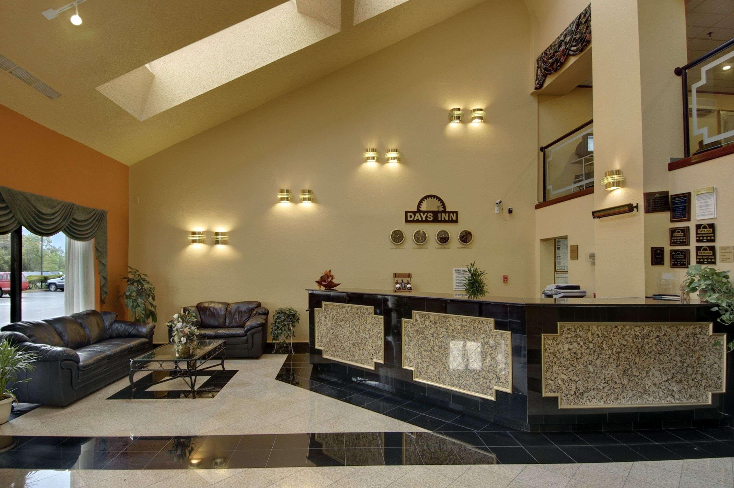 Days Inn By Wyndham Hillsborough Dış mekan fotoğraf
