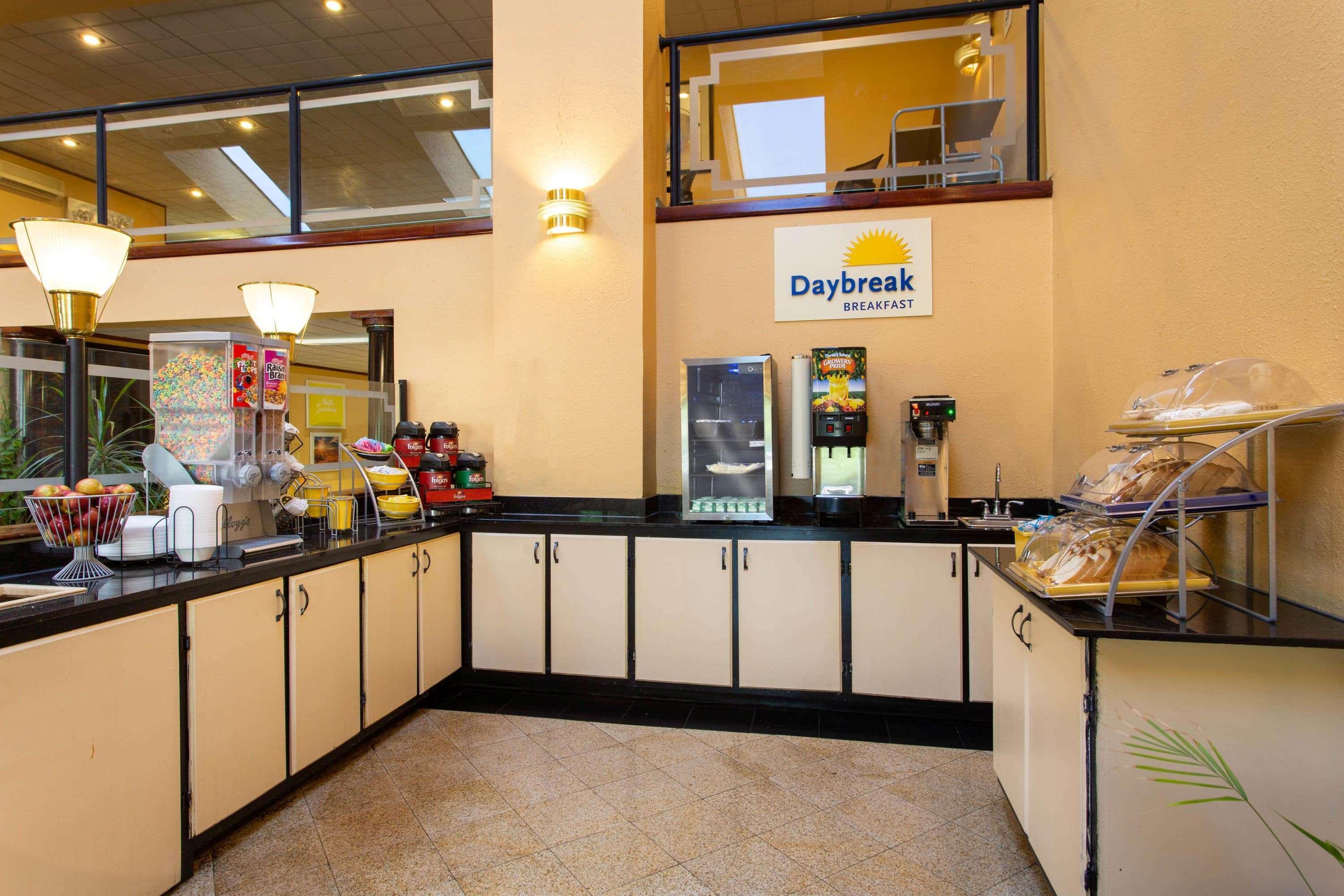 Days Inn By Wyndham Hillsborough Dış mekan fotoğraf