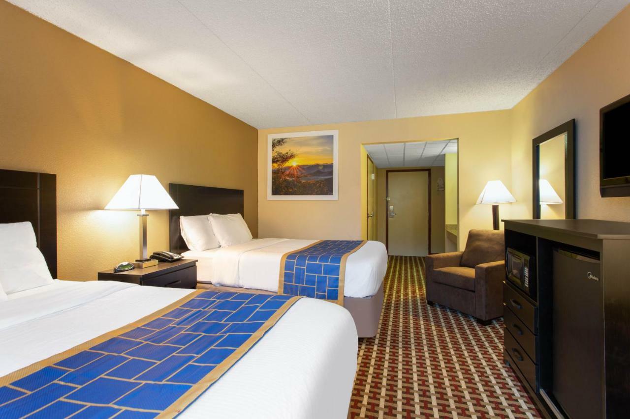 Days Inn By Wyndham Hillsborough Dış mekan fotoğraf